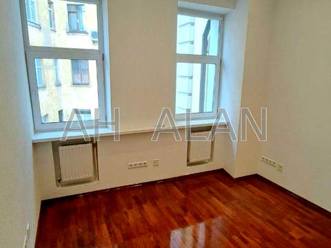 комерційна за адресою Саксаганського вул., 67-Б