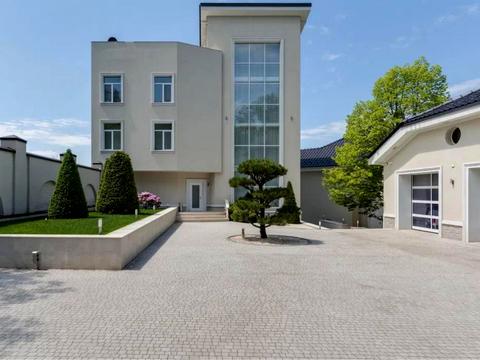 будинок за адресою Богдана Ступки пров.