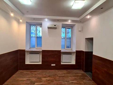 комерційна за адресою Оболонська вул., 9