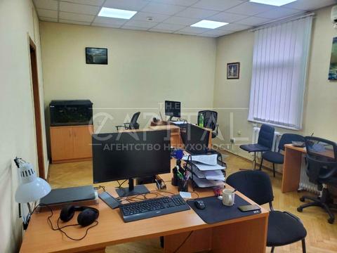 комерційна за адресою Стрілецька вул., 4-6