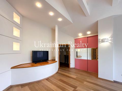 будинок за адресою смт. Козин, Андріївська, 31а
