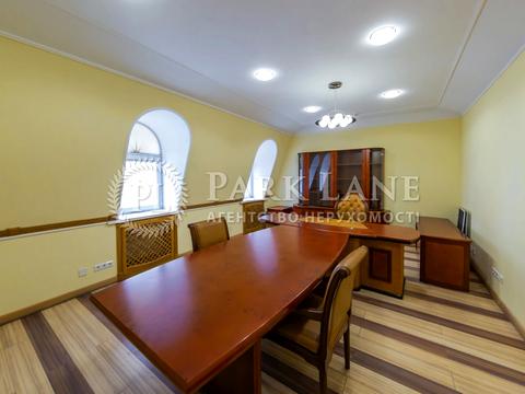 комерційна за адресою Саксаганського вул., 67-А