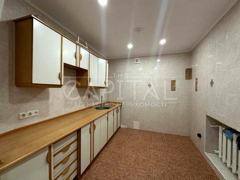 комерційна за адресою Володимирська вул., 6