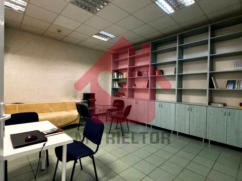 комерційна за адресою Августина Волошина вул., 2