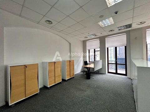 комерційна за адресою Михайлівська вул., 7