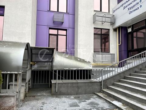 комерційна за адресою Садова вул., 1в