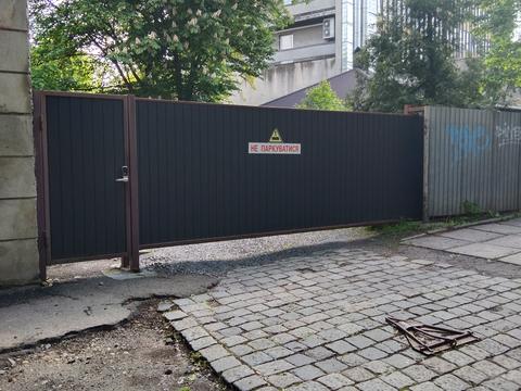 комерційна за адресою Олекси Новаківського вул., 1