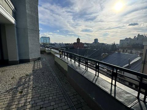 комерційна за адресою Володимирська вул., 38