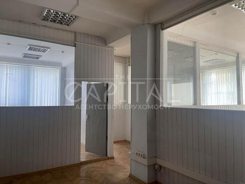 комерційна за адресою Солом'янська пл., 3