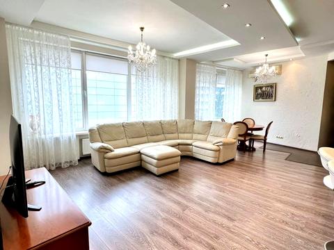 квартира за адресою Літературна вул., 1а