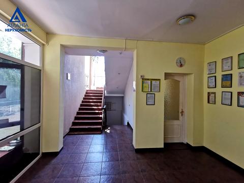 комерційна за адресою Володимирська вул., 72