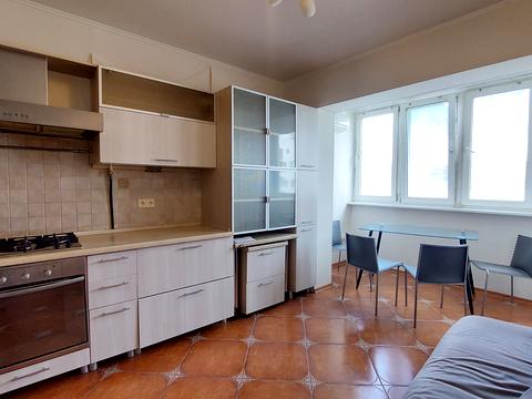 квартира за адресою Тополина вул., 18