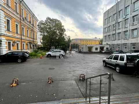 комерційна за адресою Володимирська вул., 54-А
