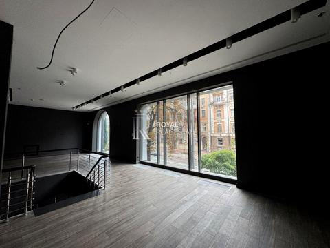 комерційна за адресою Володимирська вул., 38