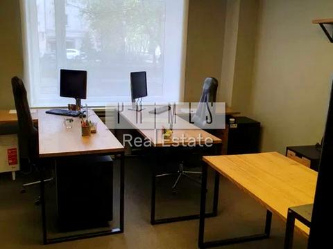 комерційна за адресою Інститутська вул., 22/7