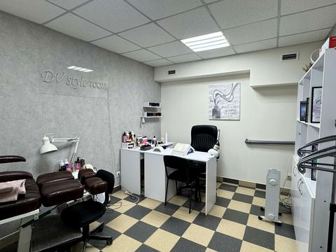 комерційна за адресою Зодчих вул., 40