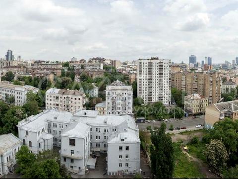 комерційна за адресою Жилянська вул., 68