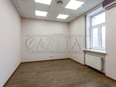 комерційна за адресою Музейний пров., 7