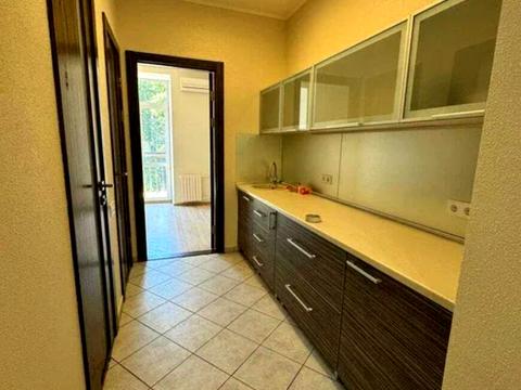 комерційна за адресою Прорізна вул., 4