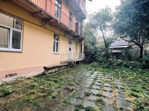 комерційна за адресою Нечуя-Левицького вул., 4