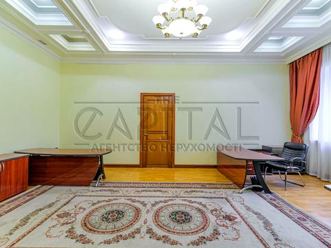 комерційна за адресою Липська вул., 10