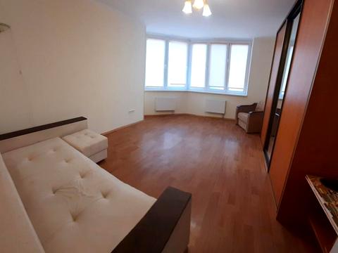 квартира за адресою Анни Ахматової вул., 30