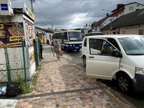 коммерческая по адресу Андрея Шептицького, 34