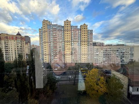 комерційна за адресою Казарменна вул. (Григорія Андрющенка), 4