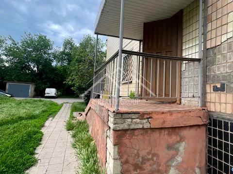 комерційна за адресою Українська вул., 5