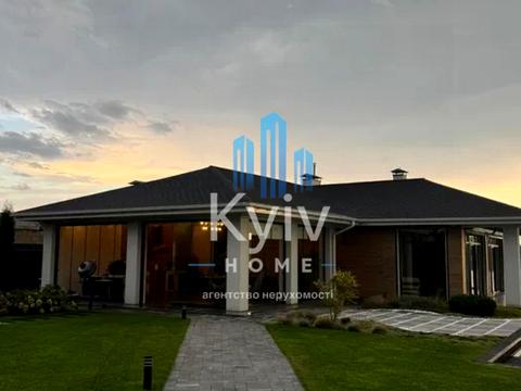 будинок за адресою Набережна вул.