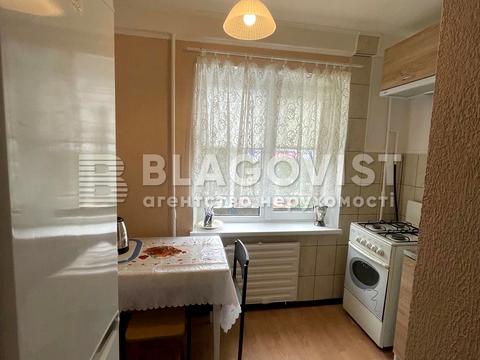 квартира за адресою Богатирська вул., 8