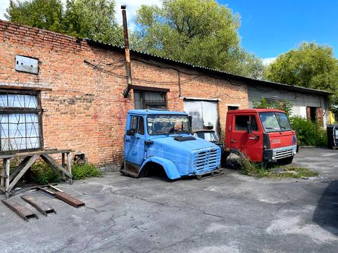 комерційна за адресою Айвазовського вул., 1