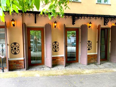 комерційна за адресою Військовий узвіз, 8