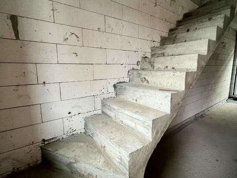 будинок за адресою Лютнева вул.