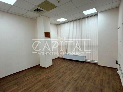 комерційна за адресою Казарменна вул. (Григорія Андрющенка), 4