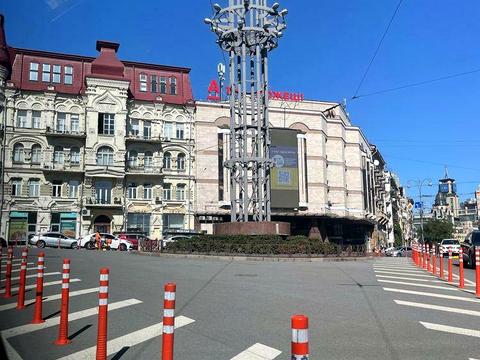 коммерческая по адресу Українських Героїв, 1