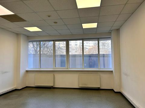 комерційна за адресою Польова вул., 24
