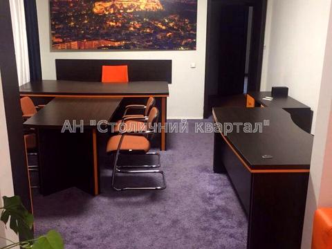 комерційна за адресою Валерія Лобановського просп. (Червонозоряний), 30