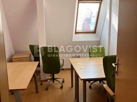 комерційна за адресою Володимирська вул., 37