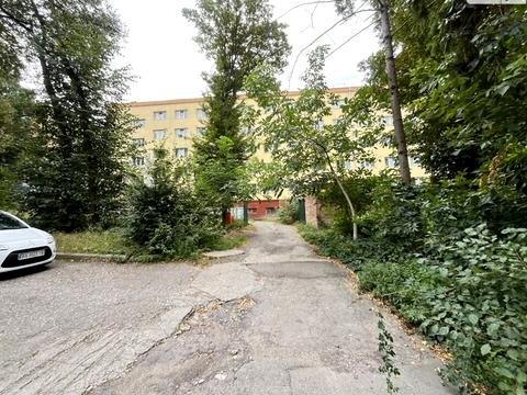 комерційна за адресою Інститутська вул., 4/1