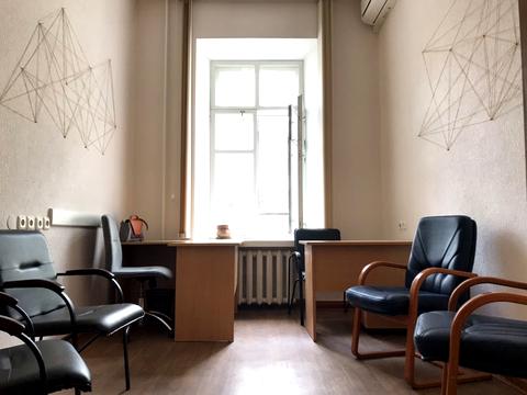 комерційна за адресою Володимирська вул., 10