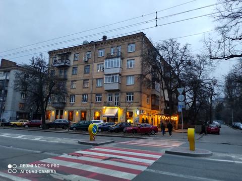 комерційна за адресою Лаврська вул. (Січневого Повстання), 4