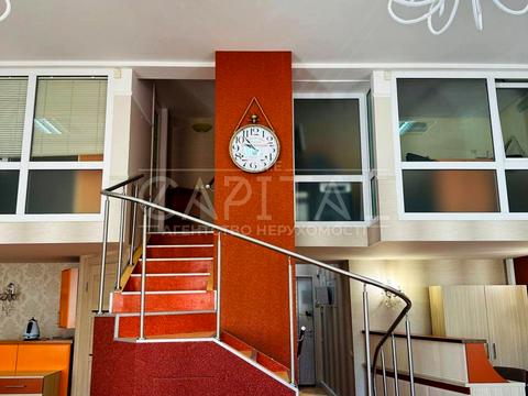 комерційна за адресою Володимирська вул., 65