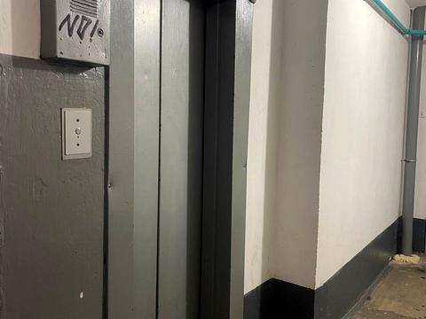 квартира за адресою Академіка Грушевського вул., 44