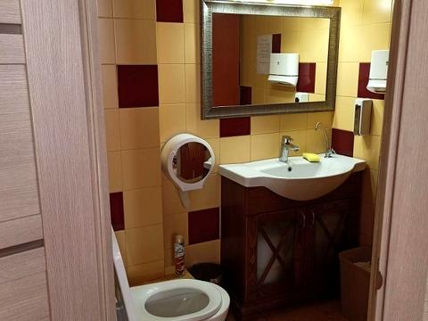 комерційна за адресою Володимирська вул., 65