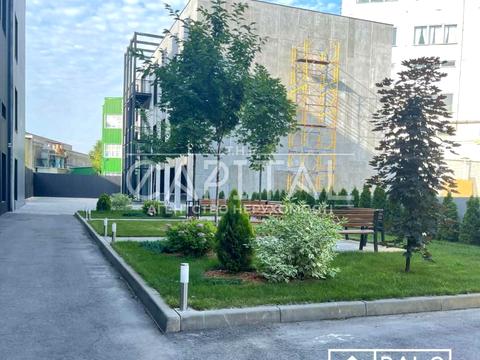 комерційна за адресою Старокиївська вул., 10