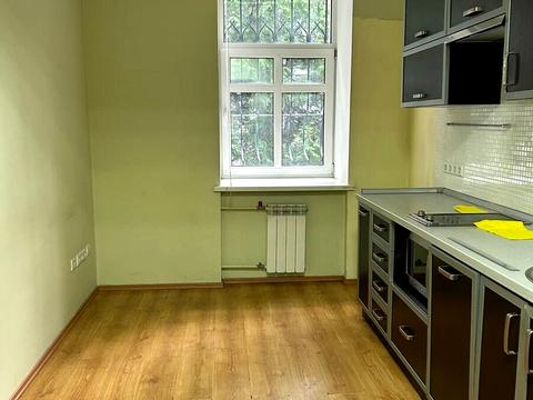 комерційна за адресою Саксаганського вул., 111-А