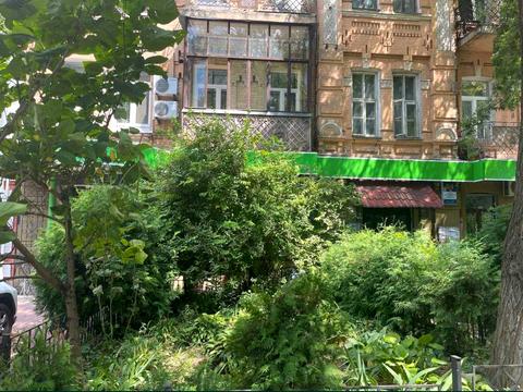 комерційна за адресою Богдана Хмельницького вул., 84