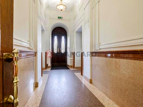 комерційна за адресою Контрактова пл., 10