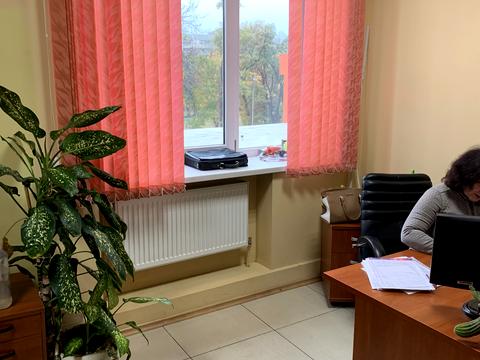 комерційна за адресою Михайлівська пл., 1